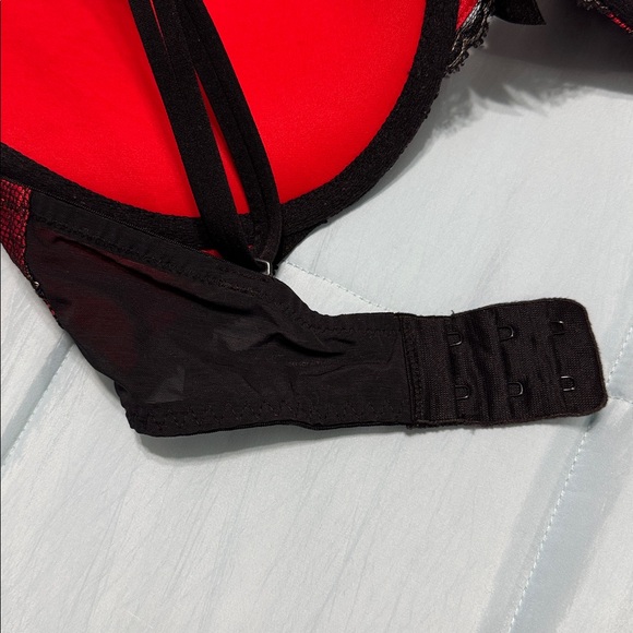 Good condition 32DD red and black lace Victoria secret push up bra! - Picture 11 of 14